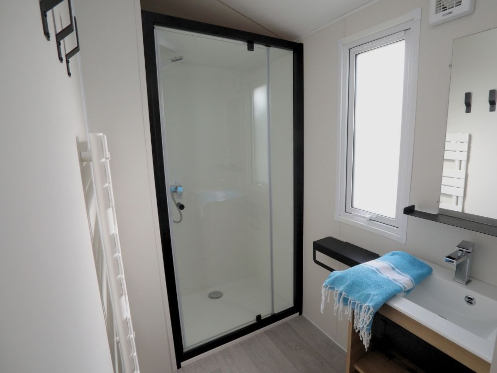 Camping-Paradis-en-Baie-de-Somme-Le-Val-de-Trie-Camping-avec-piscine-et-animations-4-etoiles-en-Picardie-Location-standing-plus-4 Cottage Standing +