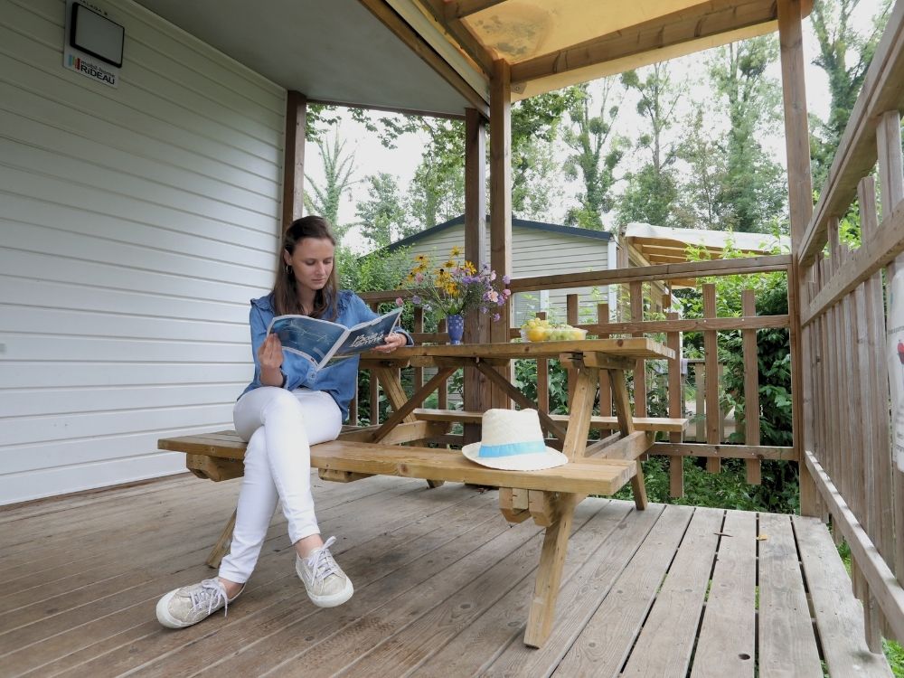 Camping-Paradis-in-Somme-Bay-Le-Val-de-Trie-Campsite-with-Pool-and-Activities-4-Star-in-Picardy-Cosy-Comfort-Plus-Rental-1 Cottage cosy confort+