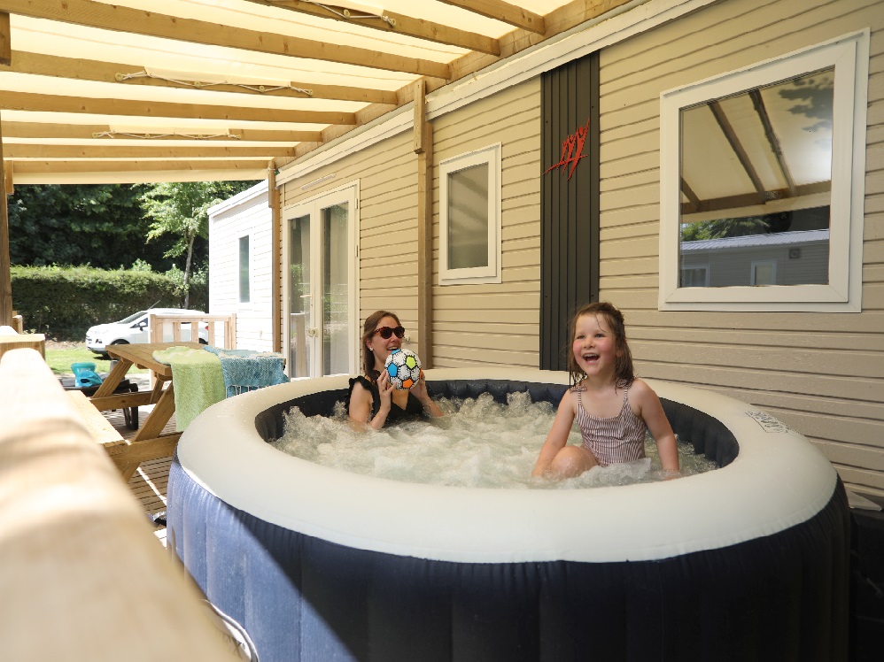 Camping avec piscine couverte et chauffée en Baie de Somme - Camping Paradis Le Val de Trie 4 étoiles - Location de mobil-home à Saint-Valery-sur-Somme